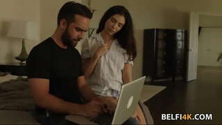 Gái cần một lớn để căng âm hộ của cô