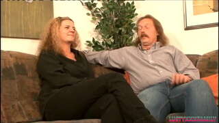 Pohoten milf s velikanski vrči se jebi ga njen brat v pravo najemnin mu prišlo na njene velike joške