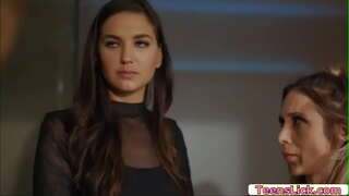 Charlotte Stokely satisfacere necessitatibus et ipsa etiam auxilium Silvia Saige