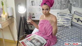 Big boobed latina cougar Mama Reiten Ihre Stiefsöhne dick