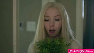 Meine unersättlichen Jungen petite Stiefschwester konnte nicht aufhören maturbating die Schlampe