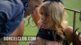 Sex im park mit einer Blondine MILF