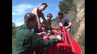 Perversa! nigrum floozie Kelly Starr cum big titty fruitur cum quatuor cornea consortibus deducuntur eius in omnibus eius stupri foramina